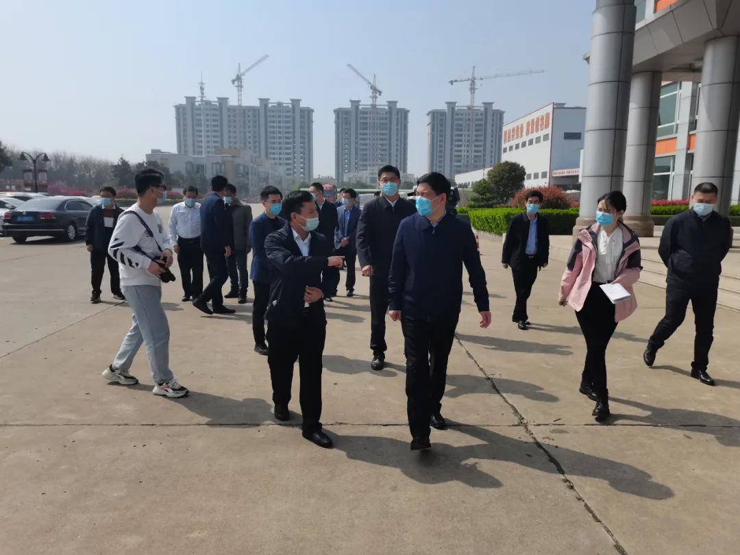 新沂市委书记陈堂清走访江苏新宝GG铝材，，，，，调研企业防疫稳生产事情